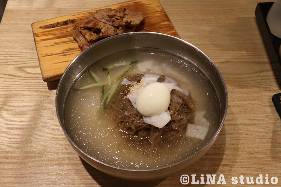 韓国グルメ 夏本番には韓国冷麺 육쌈냉면 が安くて炭火焼肉付きでおすすめ 韓国生活夏バテ対策 Lina Studio