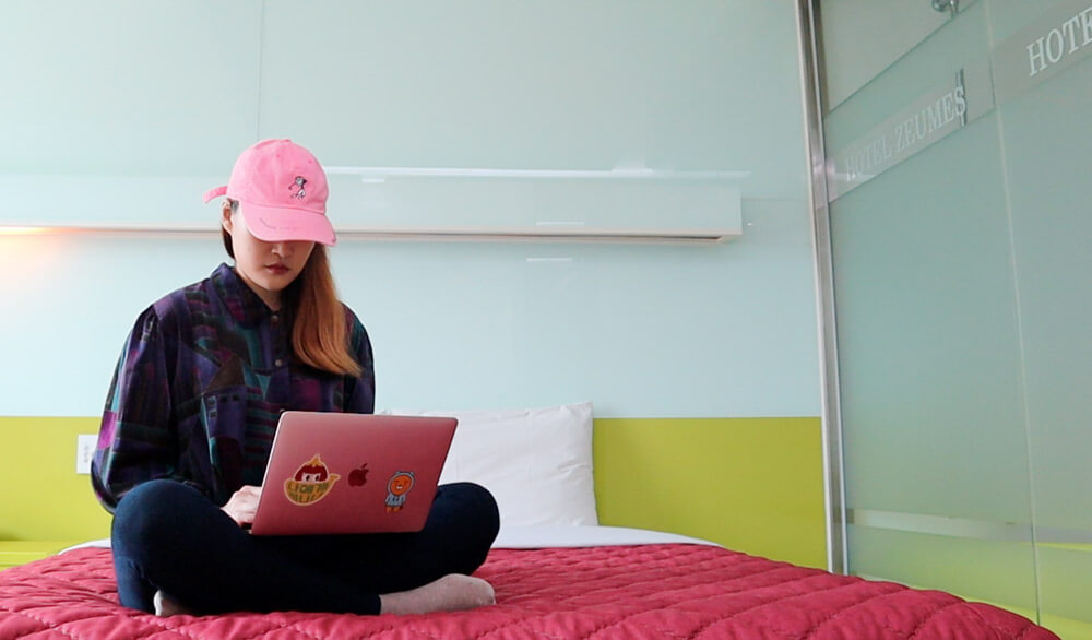 海外ノマドワーカーな私のガジェット 持ち物 を紹介 ノマドワーカーって何持って歩いてるの 問題を解決 Lina Studio